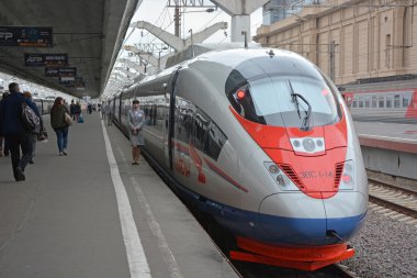 Passengers boarding the train sapsan at the Saint-Petersburg