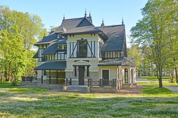 Casa de campo vintage de luxo no Zelenogorsk — Fotografia de Stock