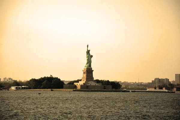 Estatua de la Libertad en tono sepia — Foto de Stock