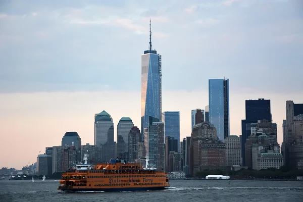View of the NYC from the water — Stockfoto