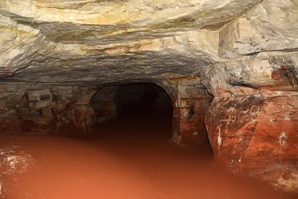 Entrada a la cueva —  Fotos de Stock