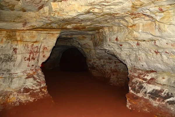 Eingang zur Höhle — Stockfoto
