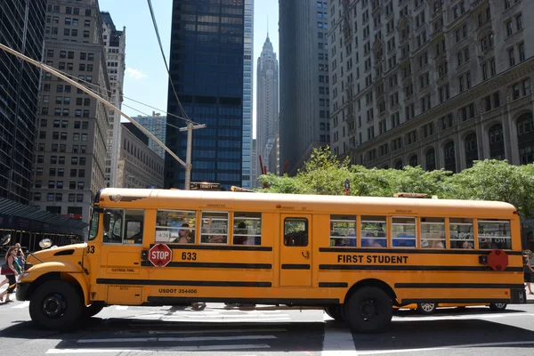 Skolebus på Manhattan, NY - Stock-foto