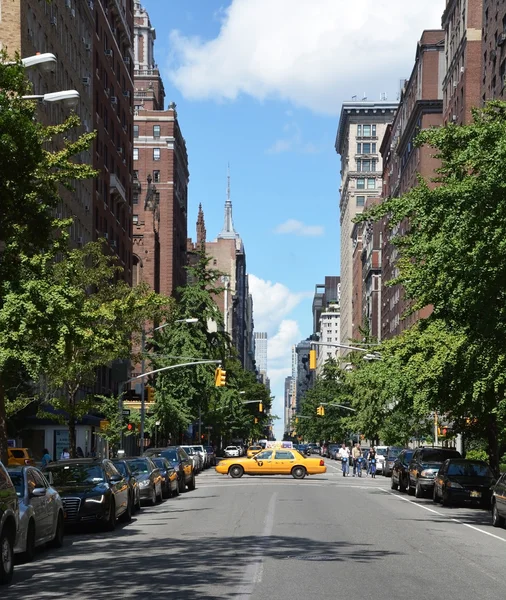 Táxi amarelo na rua em 08 de agosto de 2013 em Nova York — Fotografia de Stock