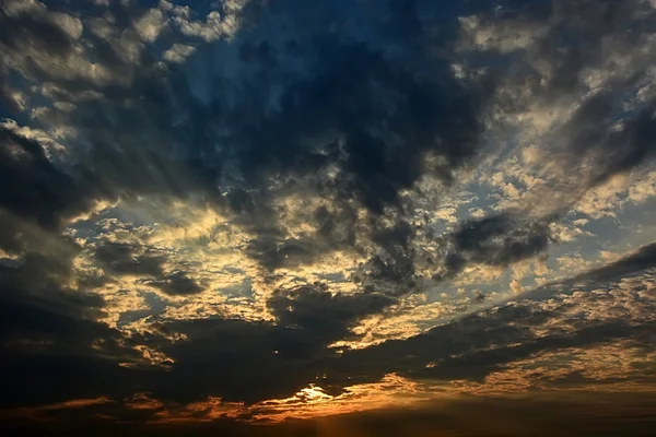 Puesta de sol. La imagen se puede utilizar como fondo — Foto de Stock