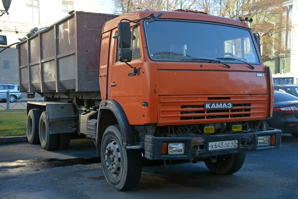 Πορτοκαλί φορτηγό Kamaz — Φωτογραφία Αρχείου