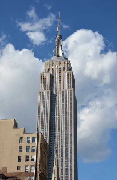 The Empire State Building on August 08, 2013 in New York, USA — Stock Photo, Image