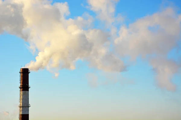 Inquinamento atmosferico- gas dal tubo — Foto Stock