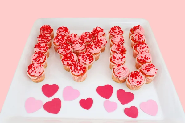 Çilekli Top kek büyü ben aşk U tepsi