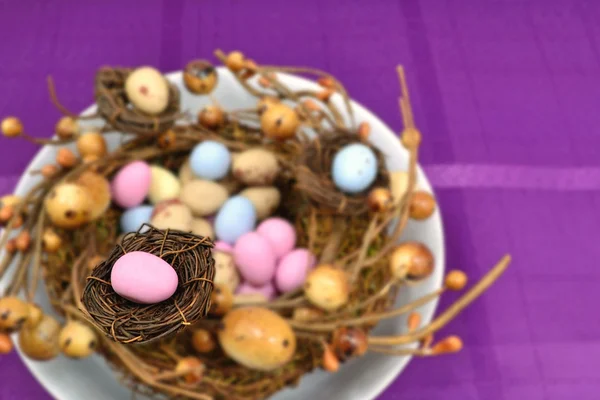 Pembe Easter Egg küçük yuva