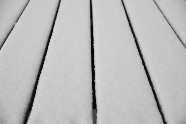 Neve su tavole di legno — Foto Stock