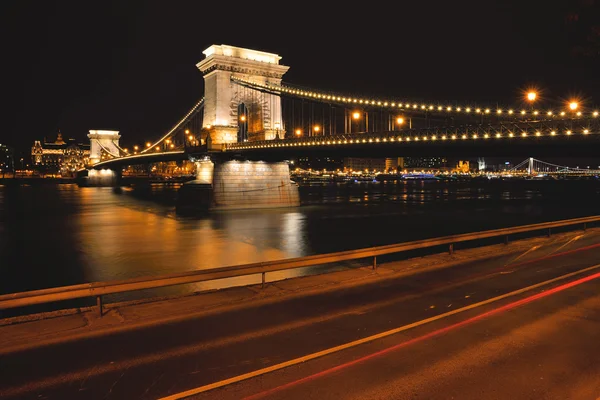 Kedjebro på natten — Stockfoto
