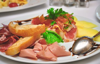 Kıyılmış et yemek