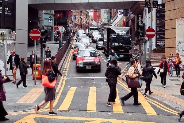 Hongkong Januar 2019 Viele Menschen Überqueren Die Straße Zentrum Der — Stockfoto