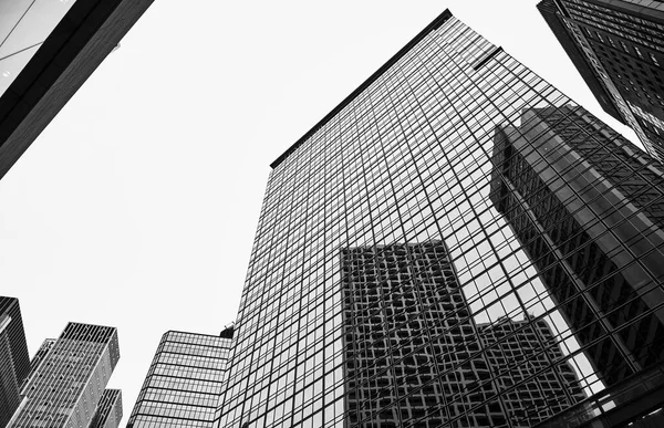 抽象的な背景として大きな近代的な建物 白黒の画像 — ストック写真