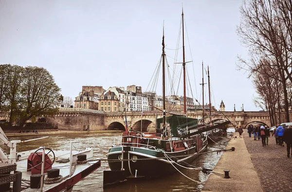 Barges Which People Live Center Paris Seine — Stock Photo, Image