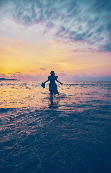 Silhouette Girl Beach Sunset — Stock Photo, Image