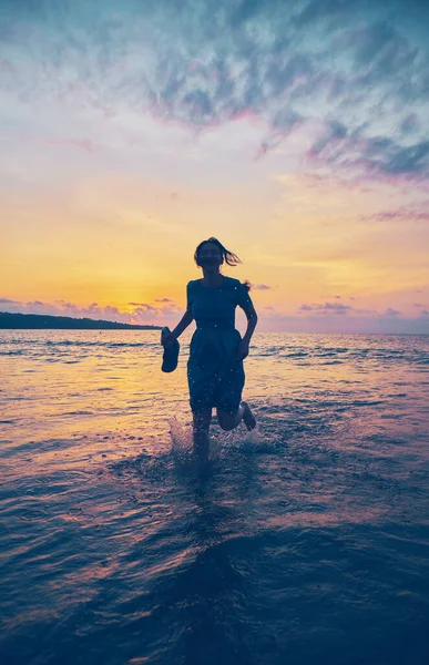 Girl Having Fun Ocean Sunset — Stock Photo, Image