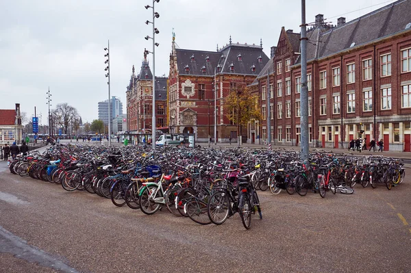 Ámsterdam Países Bajos Noviembre 2018 Gran Aparcamiento Para Bicicletas Estación — Foto de Stock