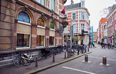 Lahey, Hollanda - 20 Kasım 2018: Eski kentteki bisiklet.