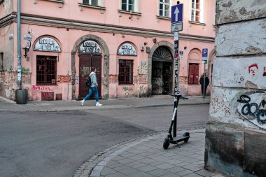 Polonya, Krakow - 29 Kasım 2019: Kazimierz, Krakow Eski Kenti 'nin tarihi bir ilçesidir..