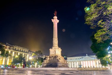 D. Pedro IV 'ün Lizbon' daki Rossio Meydanı 'ndaki heykeli.. 