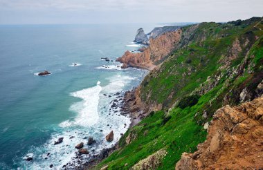 Cape Roca ya da Cabo da Roca - Avrasya kıtası ve Avrupa 'nın en batı pelerini, Portekiz' de, İber Yarımadası 'nda yer almaktadır..