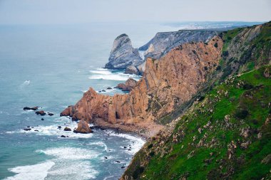 Cape Roca ya da Cabo da Roca - Avrasya kıtası ve Avrupa 'nın en batı pelerini, Portekiz' de, İber Yarımadası 'nda yer almaktadır..