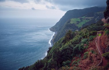 Manzara. Sao Miguel adasının sahil manzarası. Azores Portekiz.