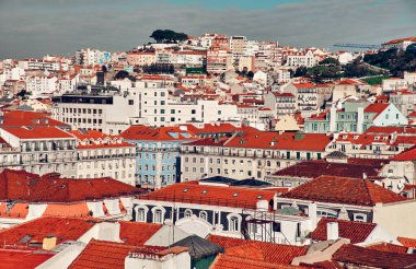 Şehir manzarası. Ocak ayında Portekiz 'in Lizbon şehrinin en iyi manzarası.