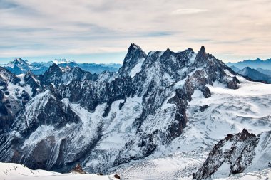 Mont Blanc 'ın Alplerdeki dağ manzarası. Chamonix, Fransa.