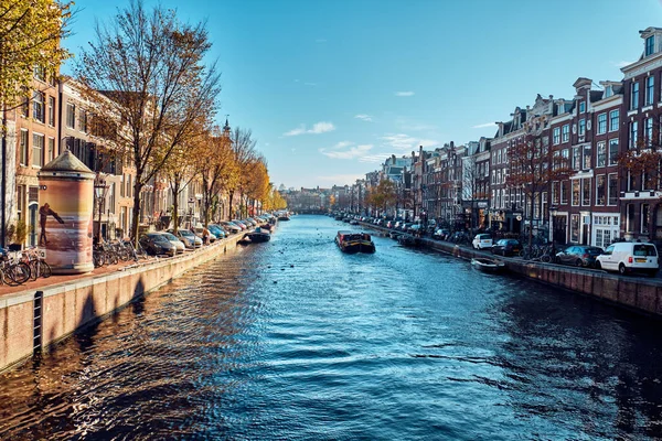 Amsterdam Nederländerna November 2019 Stadslandskap Utsikt Över Gatan Med Kanal — Stockfoto