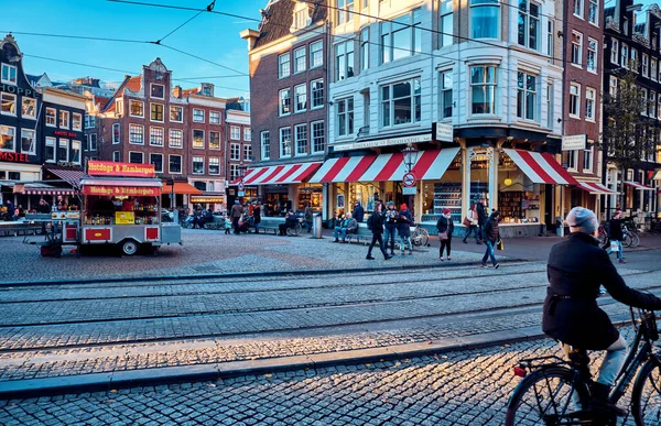 2019年11月18日 荷兰阿姆斯特丹 城市景观 市中心的旅游街道景观 — 图库照片