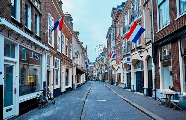 Stenen Straat Met Stenen Huizen Met Nationale Vlaggen Den Haag — Stockfoto