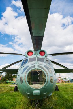 Eski büyük askeri helikopter