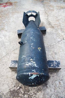 Büyük eski siyah bomba