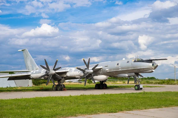 Vecchio aereo militare — Foto Stock