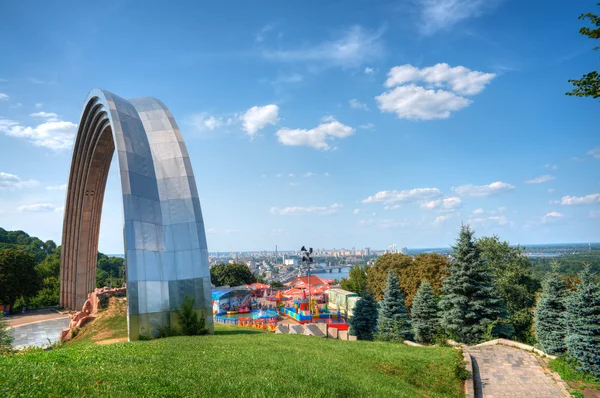 Arco Memorial da Amizade dos Povos . — Fotografia de Stock