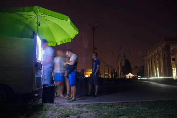 Verkoop van koffie op straat — Stockfoto