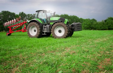 Traktör pulluklar ile 