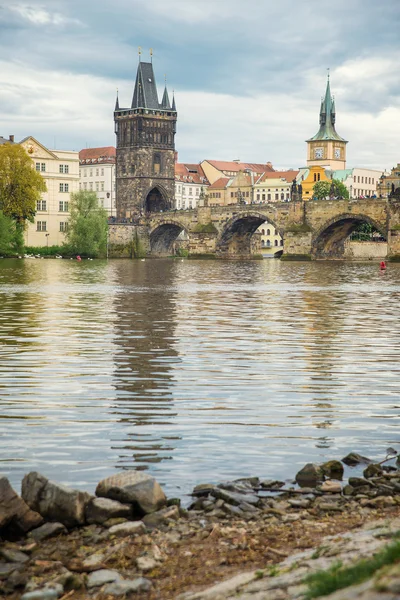 Prag 'daki Charles Köprüsü — Stok fotoğraf