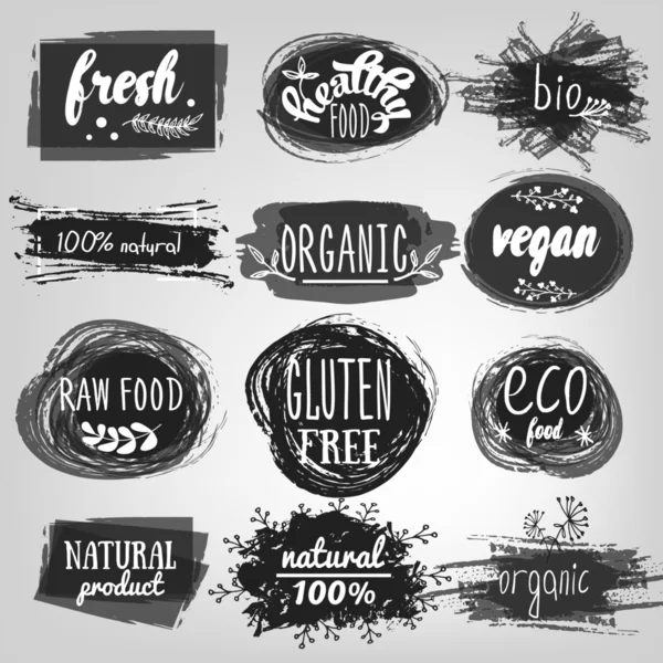 Vejetaryen ve çiğ gıda diyet tasarımları içeren etiketleri. Organik gıda etiketleri ve öğeleri yemek ve içki, kafe, Restoran ve organik ürünleri paketleme için ayarla. Biyo Detoks logo vektör resimli. Stok Vektör