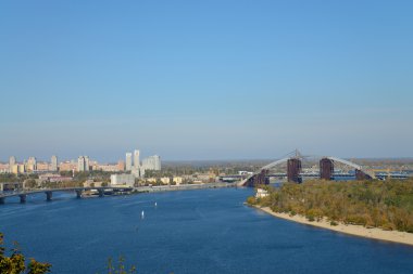 Köprüler Kiev'de Dinyeper Nehri
