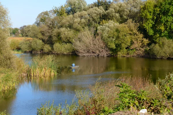 Fishing in the river — Stock Photo, Image