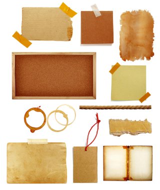 Çeşitli antika kağıt koleksiyonu, bant, fiyat etiketi, beyaz arkaplanda tahta tabela