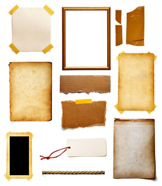 Çeşitli antika kağıt koleksiyonu, bant, fiyat etiketi, beyaz arkaplanda tahta tabela