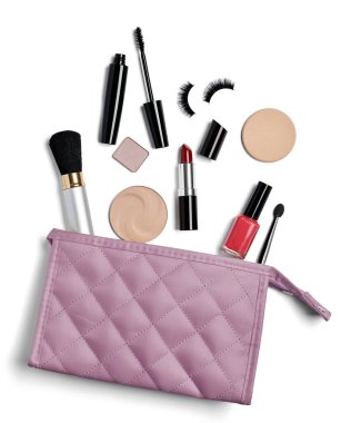 Makyaj dolu bir makyaj kutusunu beyaz arkaplanda kapat