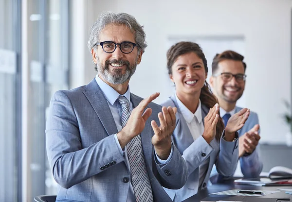 Empresarios Exitosos Teniendo Una Reunión Una Oficina Concepto Empresarial — Foto de Stock