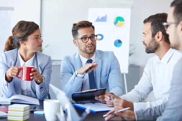 Empresarios Exitosos Teniendo Una Reunión Una Oficina Concepto Empresarial — Foto de Stock