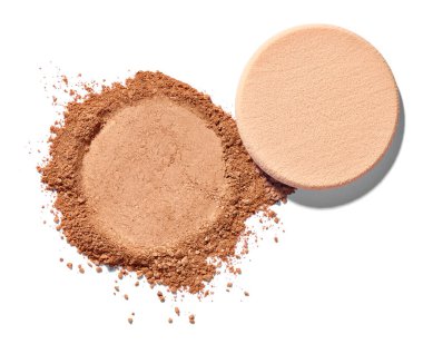 Beyaz arkaplanda yüz pudrasını kapat